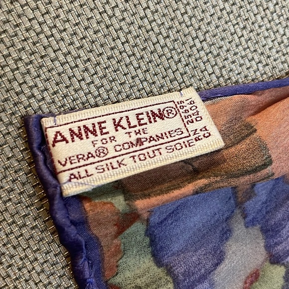 Vintage Anne Klein Silk Scarf Made in Japan 28 x 29 - Picture 8 of 9